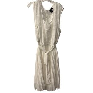 Ashley Stewart White lined dress with lace top & pleated bottom Size 26/28